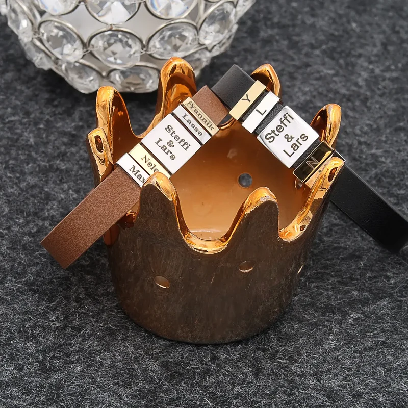 Lederarmband gravierte Namen auf Beads jeder Name auf dem Armband. "Family" für Mama personalisiert