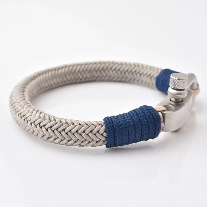 Armband "Aero" aus geflochtenem Seil mit Edelstahl Schäkelverschluß und Gravur