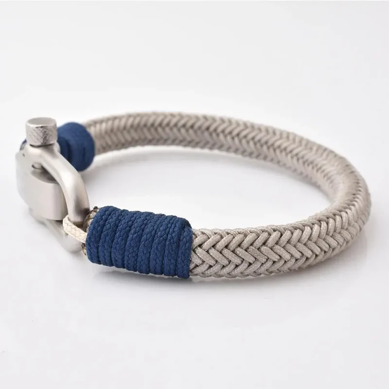 Armband "Aero" aus geflochtenem Seil mit Edelstahl Schäkelverschluß und Gravur