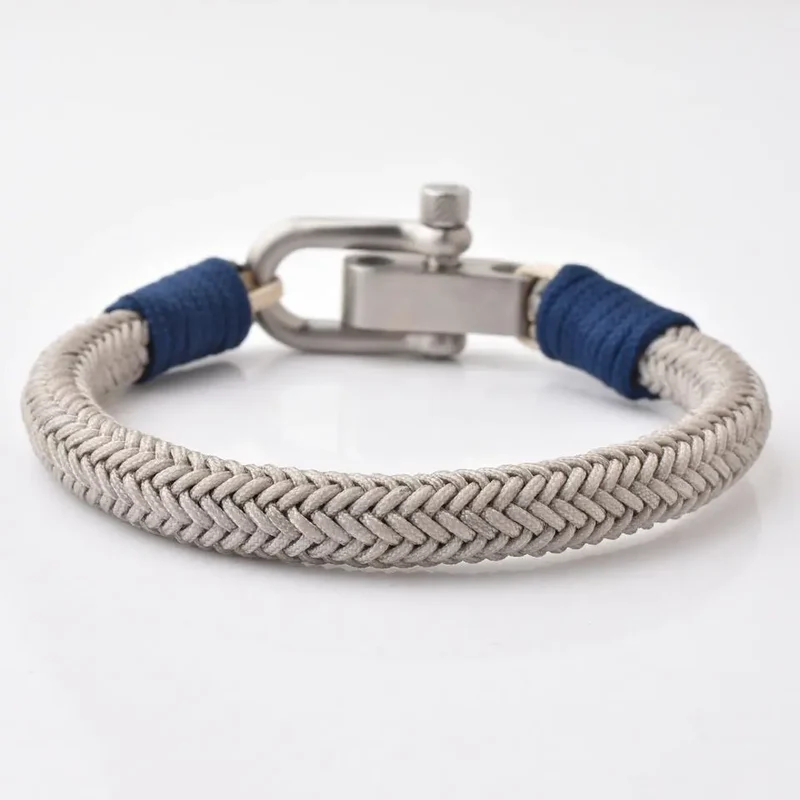 Armband "Aero" aus geflochtenem Seil mit Edelstahl Schäkelverschluß und Gravur