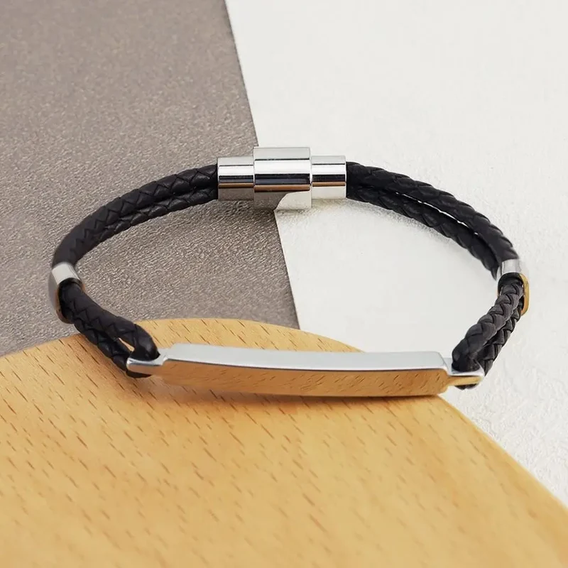 Graviertes Herren Lederarmband "Barry" personalisiert mit Name, mit Magnetverschluss und Gravur