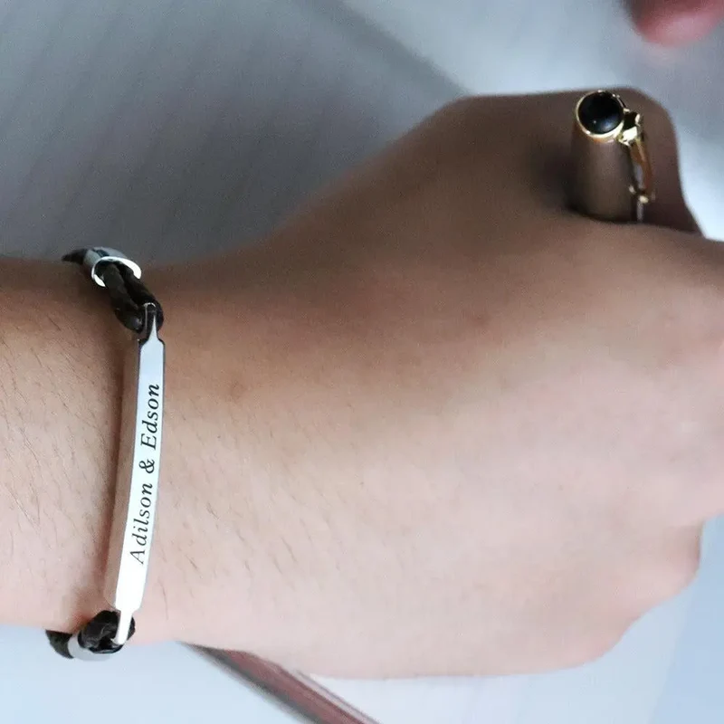 Graviertes Herren Lederarmband "Barry" personalisiert mit Name, mit Magnetverschluss und Gravur
