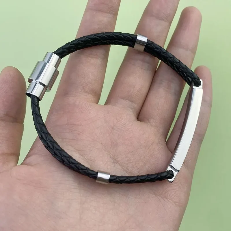 Graviertes Herren Lederarmband "Barry" personalisiert mit Name, mit Magnetverschluss und Gravur