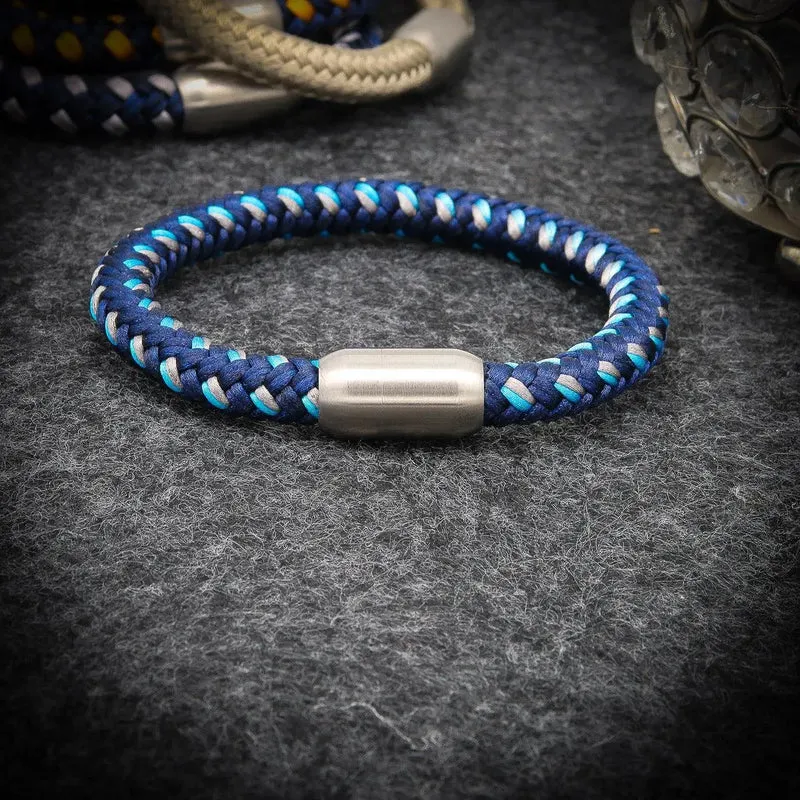 Armband mit Initialen mit Gravur personalisiert. „Rope“ mit Gravur auf Magnetverschluss mit Initialen
