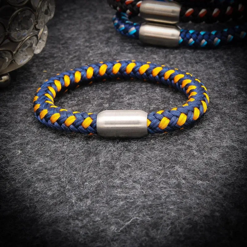 Armband mit Initialen mit Gravur personalisiert. „Rope“ mit Gravur auf Magnetverschluss mit Initialen