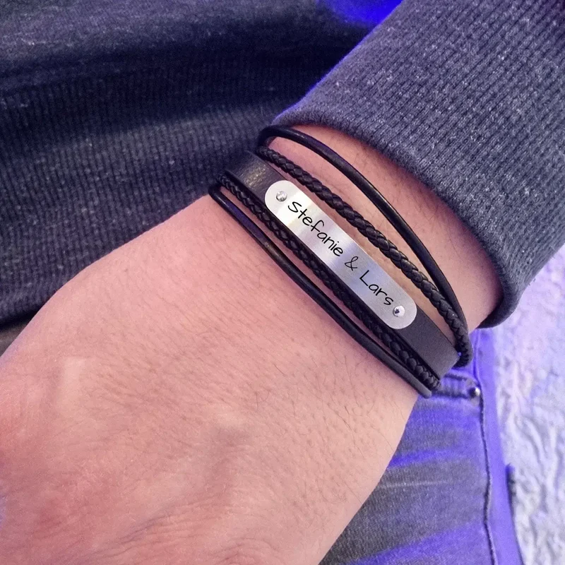 Lederarmband mit Personalisierung "Cinqo", Gravurplatte aus Edelstahl mit Gravur von Name