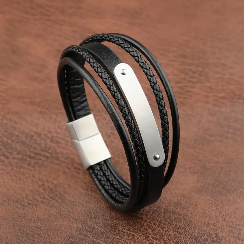 Lederarmband mit Personalisierung "Cinqo", Gravurplatte aus Edelstahl mit Gravur von Name