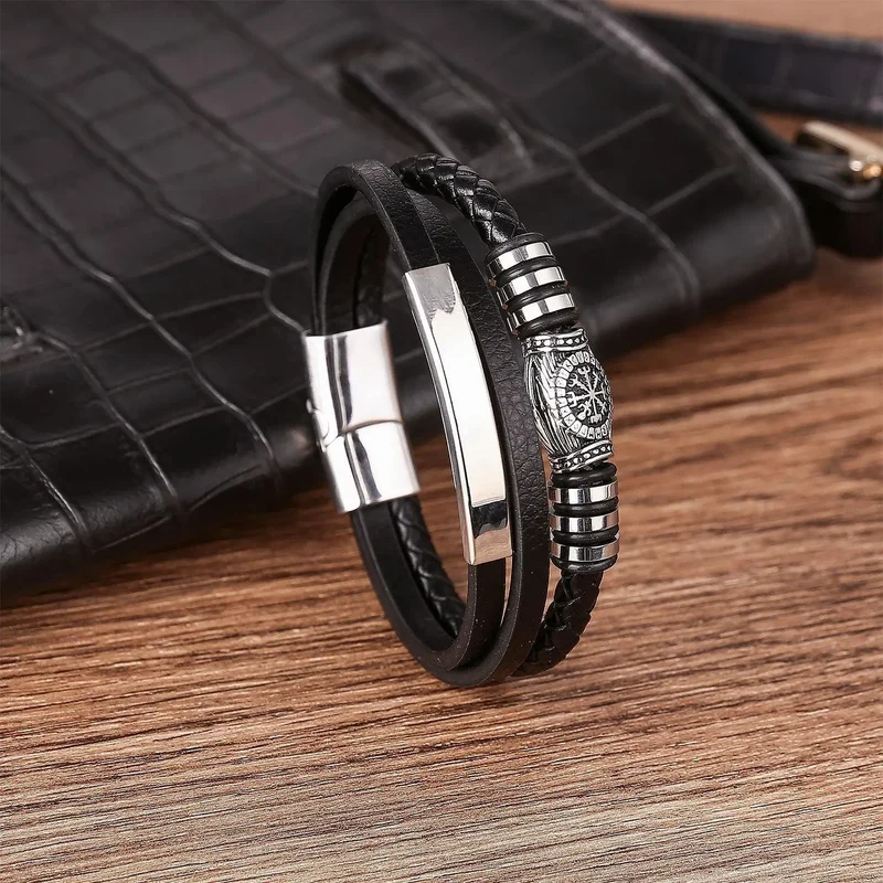 Wikinger Leder Armband Personalisiert "Ragnar" mit Gravur und Runen Optik. Graviert mit Name oder Spruch