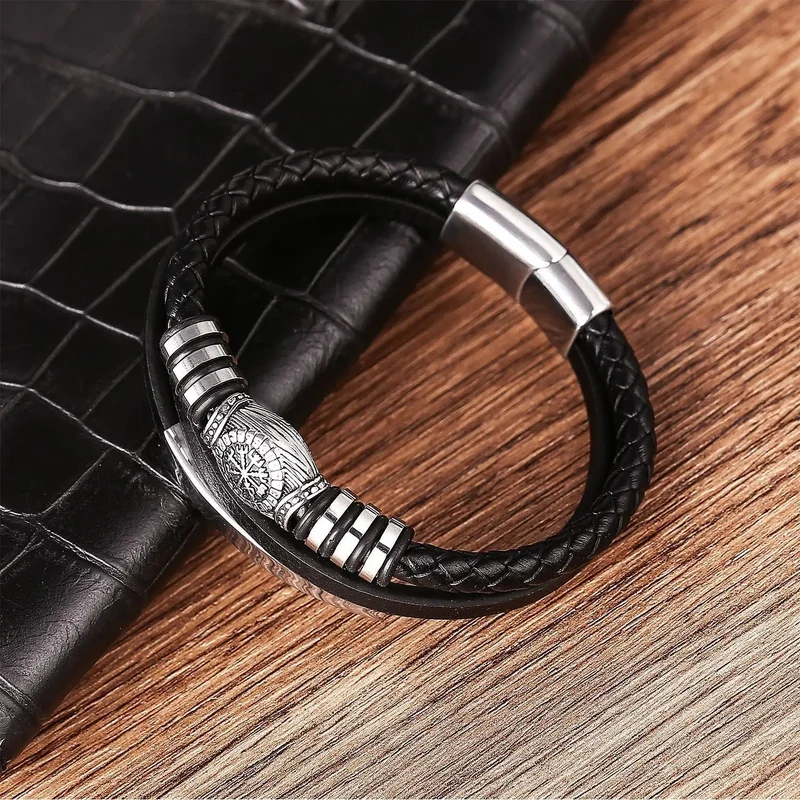 Wikinger Leder Armband Personalisiert "Ragnar" mit Gravur und Runen Optik. Graviert mit Name oder Spruch