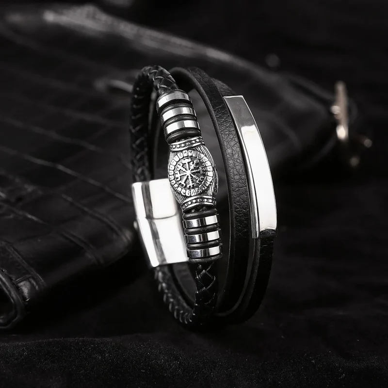 Wikinger Leder Armband Personalisiert "Ragnar" mit Gravur und Runen Optik. Graviert mit Name oder Spruch
