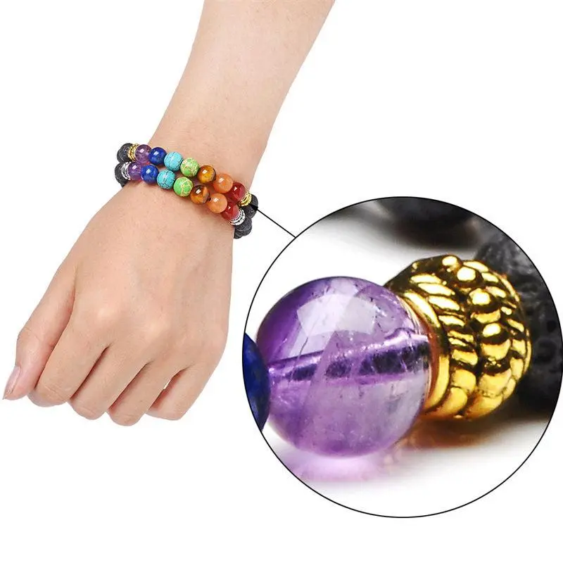 Yoga Perlen-Armband aus Lavastein mit 7 farbigen Chakra Naturstein Perlen für positive Energie