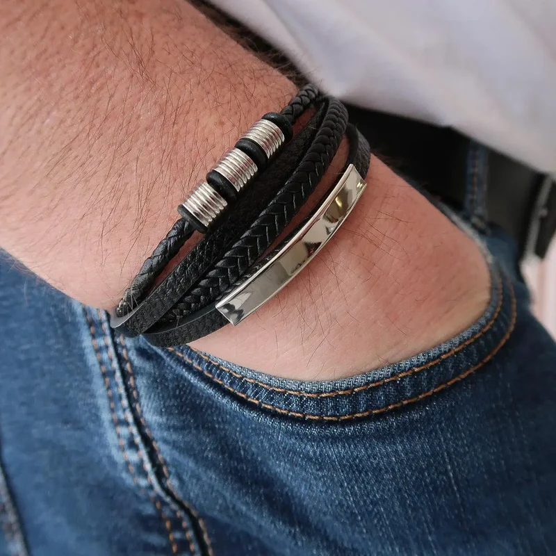 Herrenarmband mit Gravur personalisiert Leder "Quattro" - vier Lederbänder, kostenfreie Gravur von Name