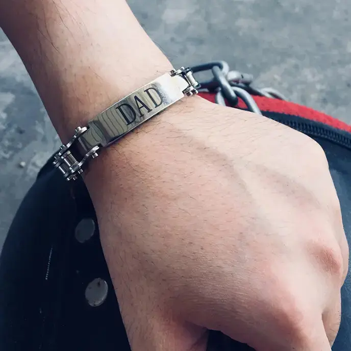 Motorrad Armband graviert / personalisiert – Motorradkette aus Edelstahl mit Gravur von Name oder MC