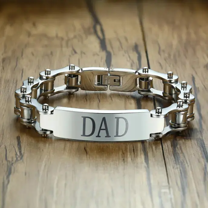 Motorrad Armband graviert / personalisiert – Motorradkette aus Edelstahl mit Gravur von Name oder MC