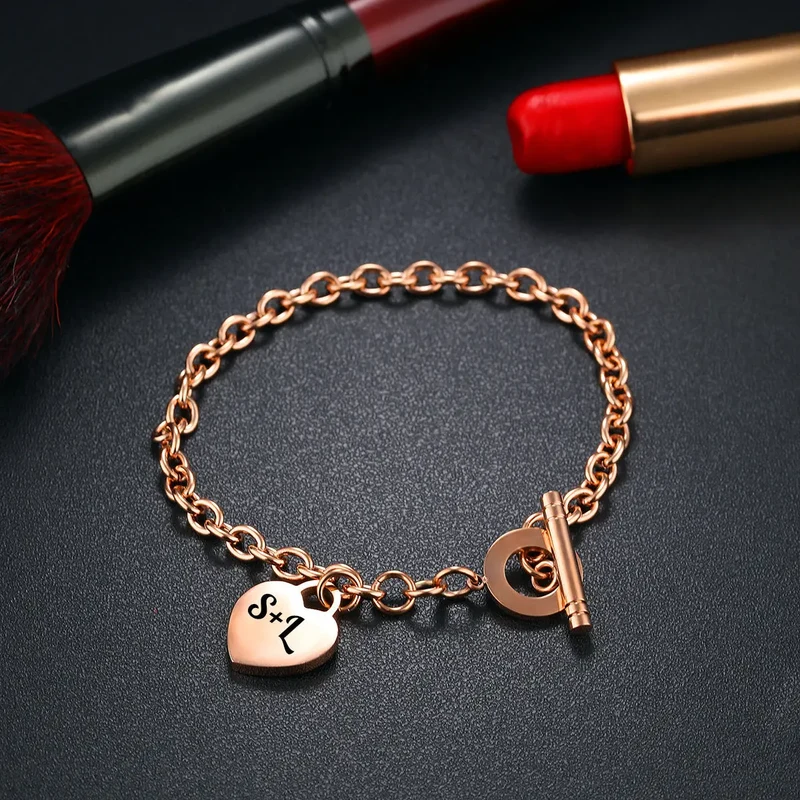 Armkette personalisierte mit Gravur "Love" mit herzförmigen Charm, Gravur der Initialen in Rosé, Silber oder Gold