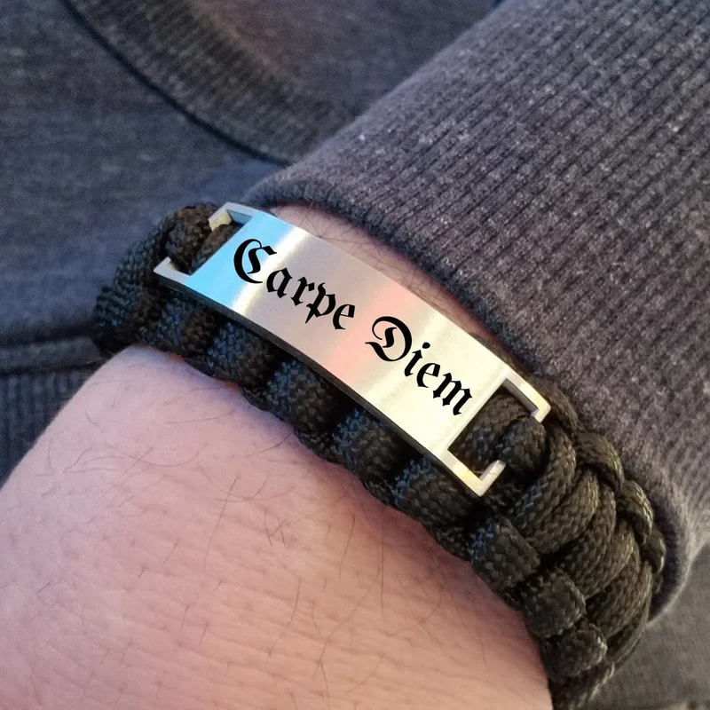Armband Gravur personalisiert mit Namen "Carpe Diem" aus Nylonseil / Paracord Gravur Personalisiert