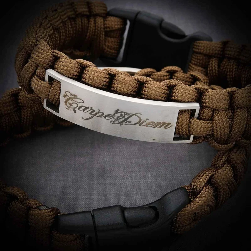 Armband Gravur personalisiert mit Namen "Carpe Diem" aus Nylonseil / Paracord Gravur Personalisiert