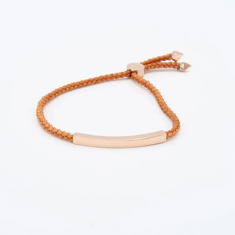 Süßes Armband Gravur Damen personalisiert aus feinem Seil mit roséfarbenem Gravurschild