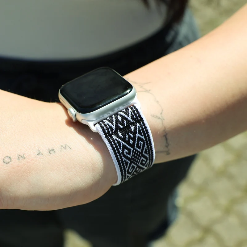 Gemustertes Solo Loop Armband für Apple Watch