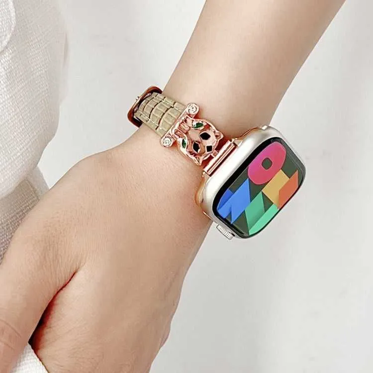 Leder Armband mit Leopardenkopf für Apple Watch 38 mm - 49 mm