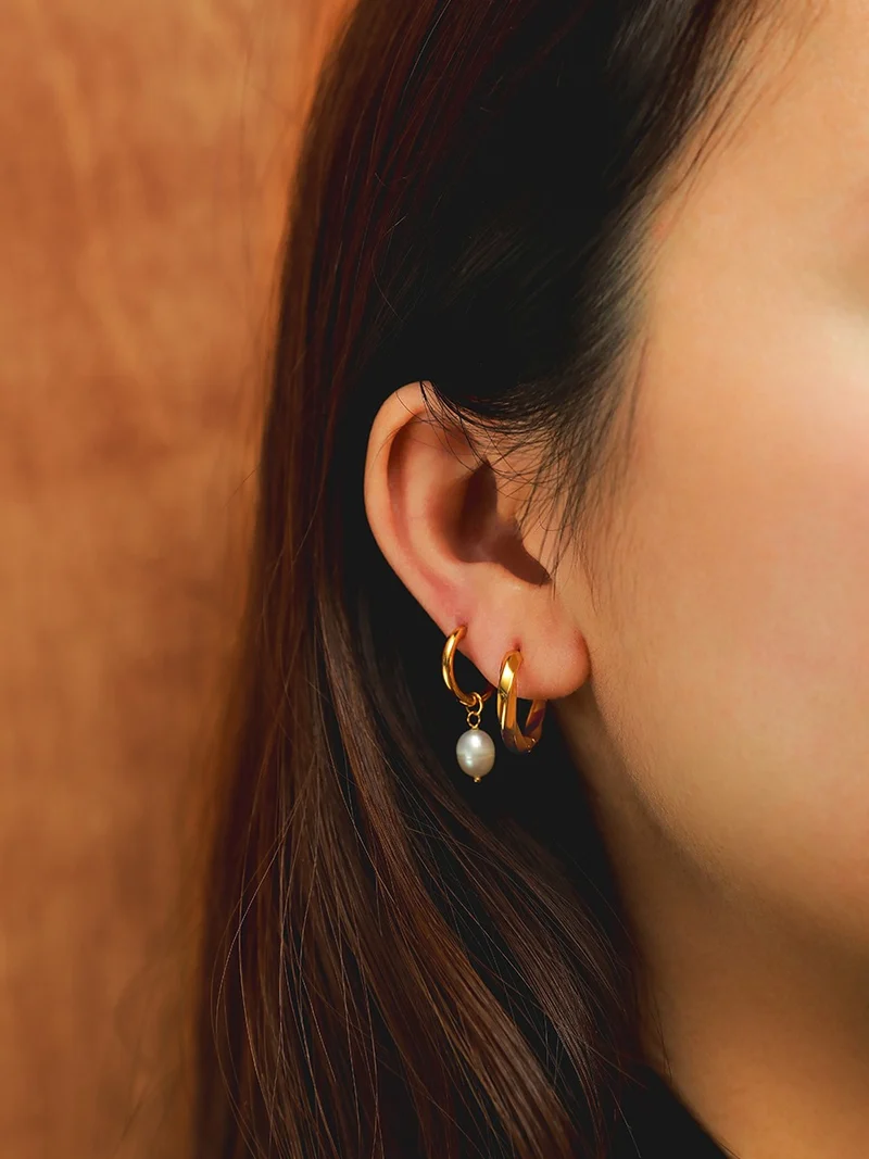Small Twist Hoop Ohrringe