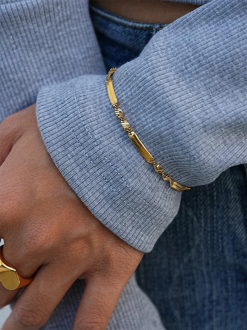 Full of Twist ARMBAND