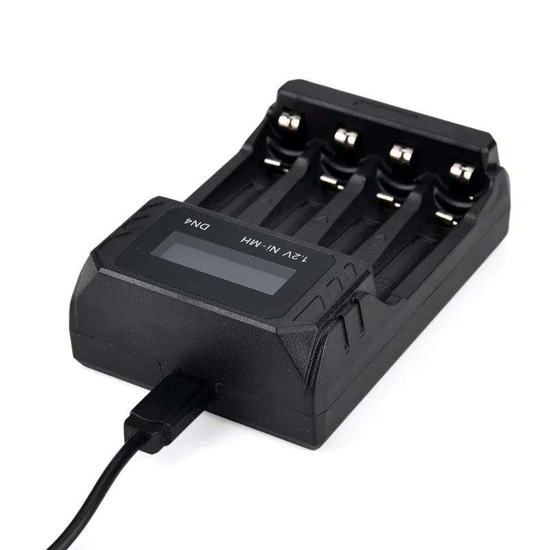 Kompakt-Ladegerät für AA/AAA NiMH - 4 Schächte, LCD, USB