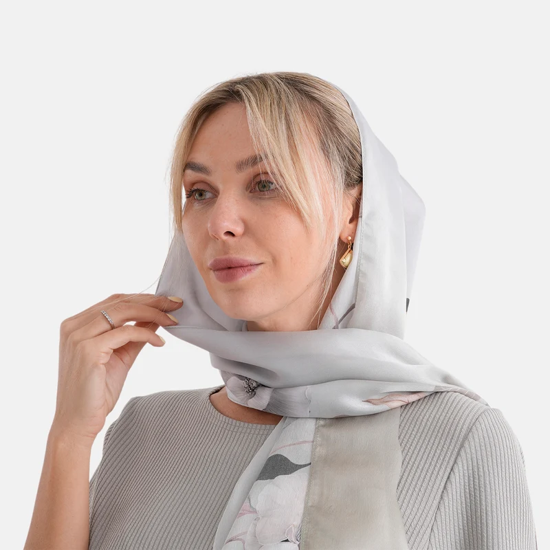 LA MAREY Signature Set mit Seidenschal und Seidentropfen-Ohrringen, 100% Maulbeerseide, 65 x 170 cm, Perlgrau mit Beige